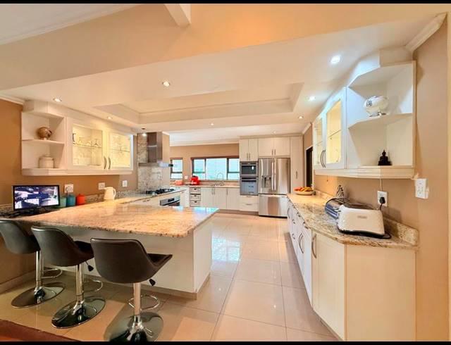 5 BEDROOM HOUSE FOR SALE IN BRYANSTON